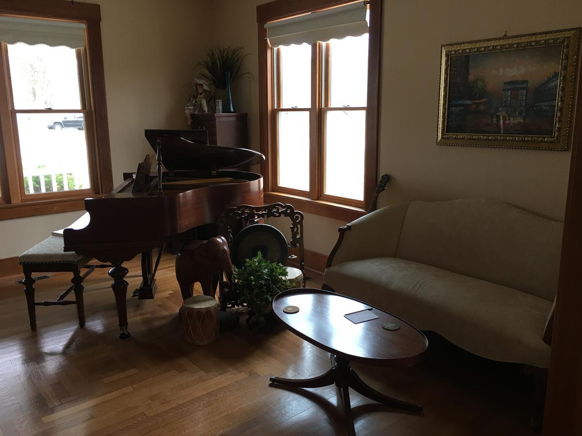 Attwood House Bed And Breakfast Near Manhattan, Ks Randolph Exteriör bild